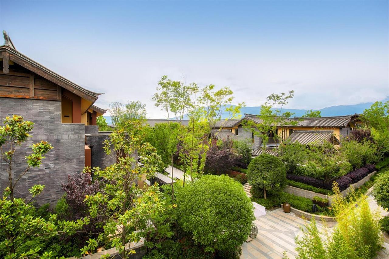 Howard Johnson Jinlin Plaza Lijiang Ліцзян Екстер'єр фото