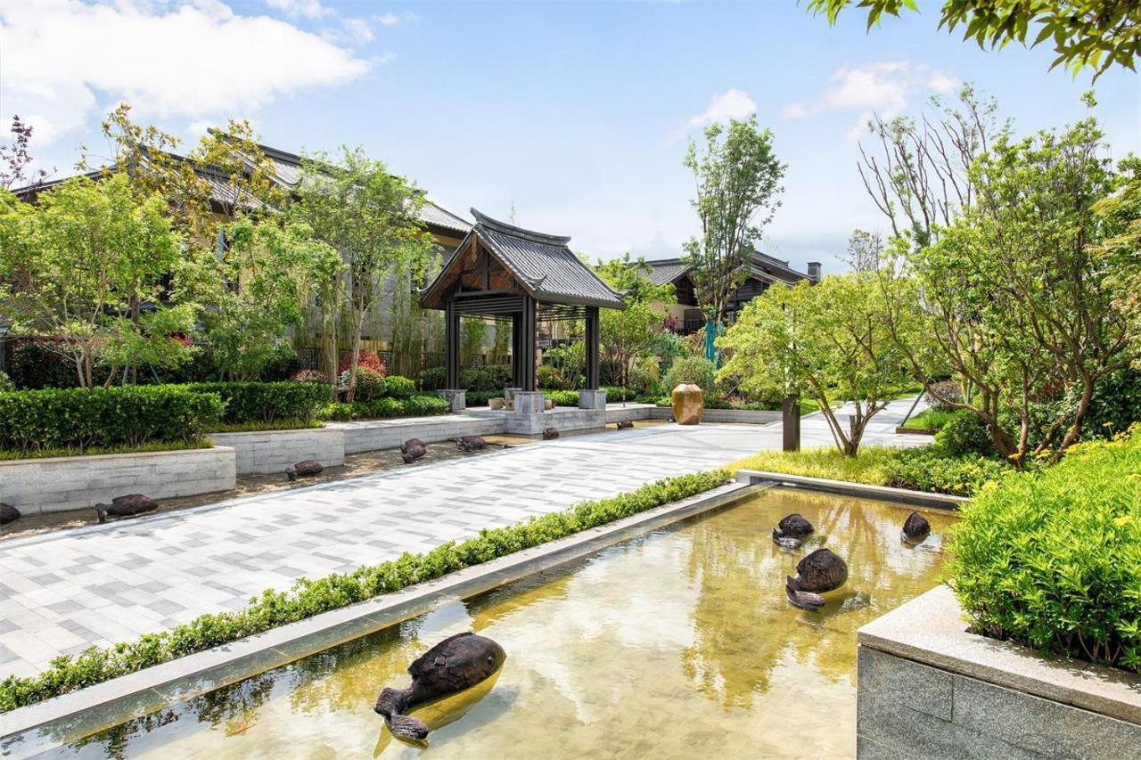 Howard Johnson Jinlin Plaza Lijiang Ліцзян Екстер'єр фото